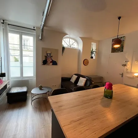 Cosy Au Coeur Des Chartrons Et Des Quais Apartment *